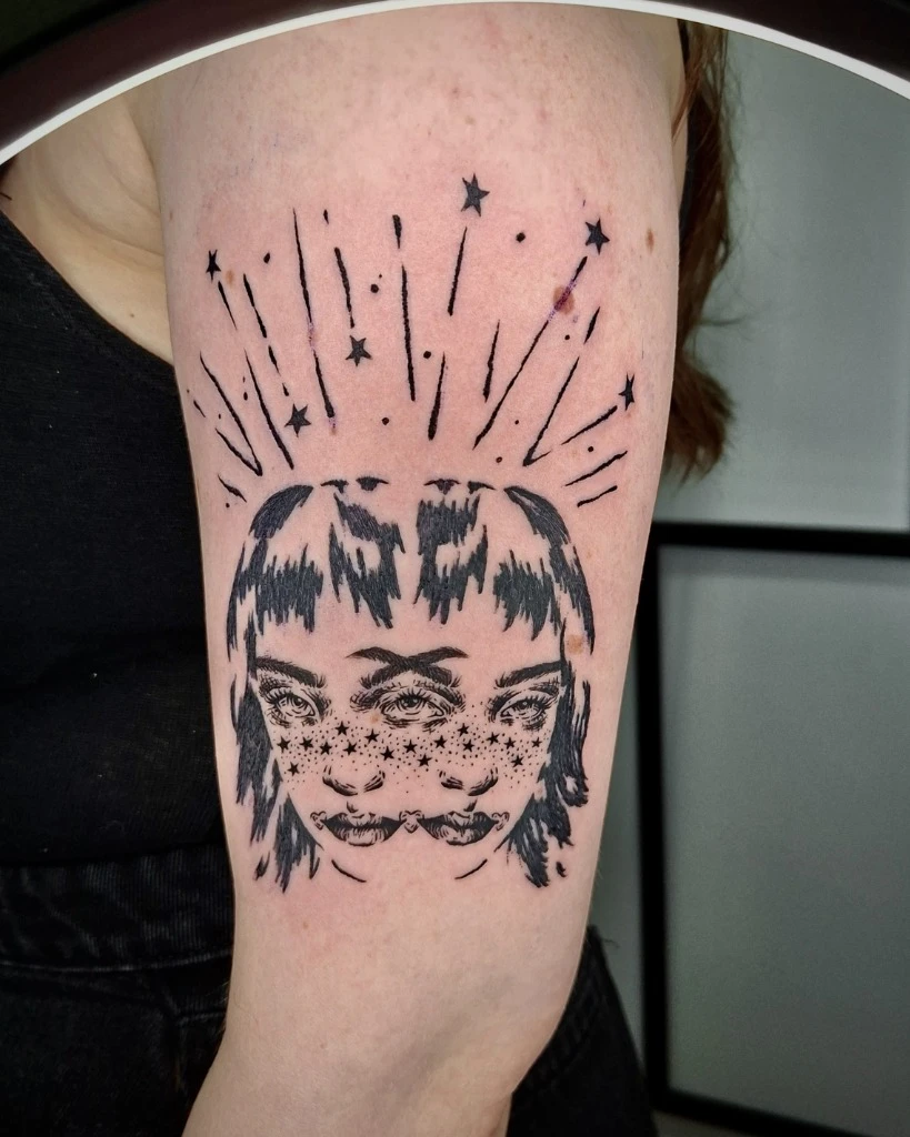 Tatuaj suprarealist cu portret dublu