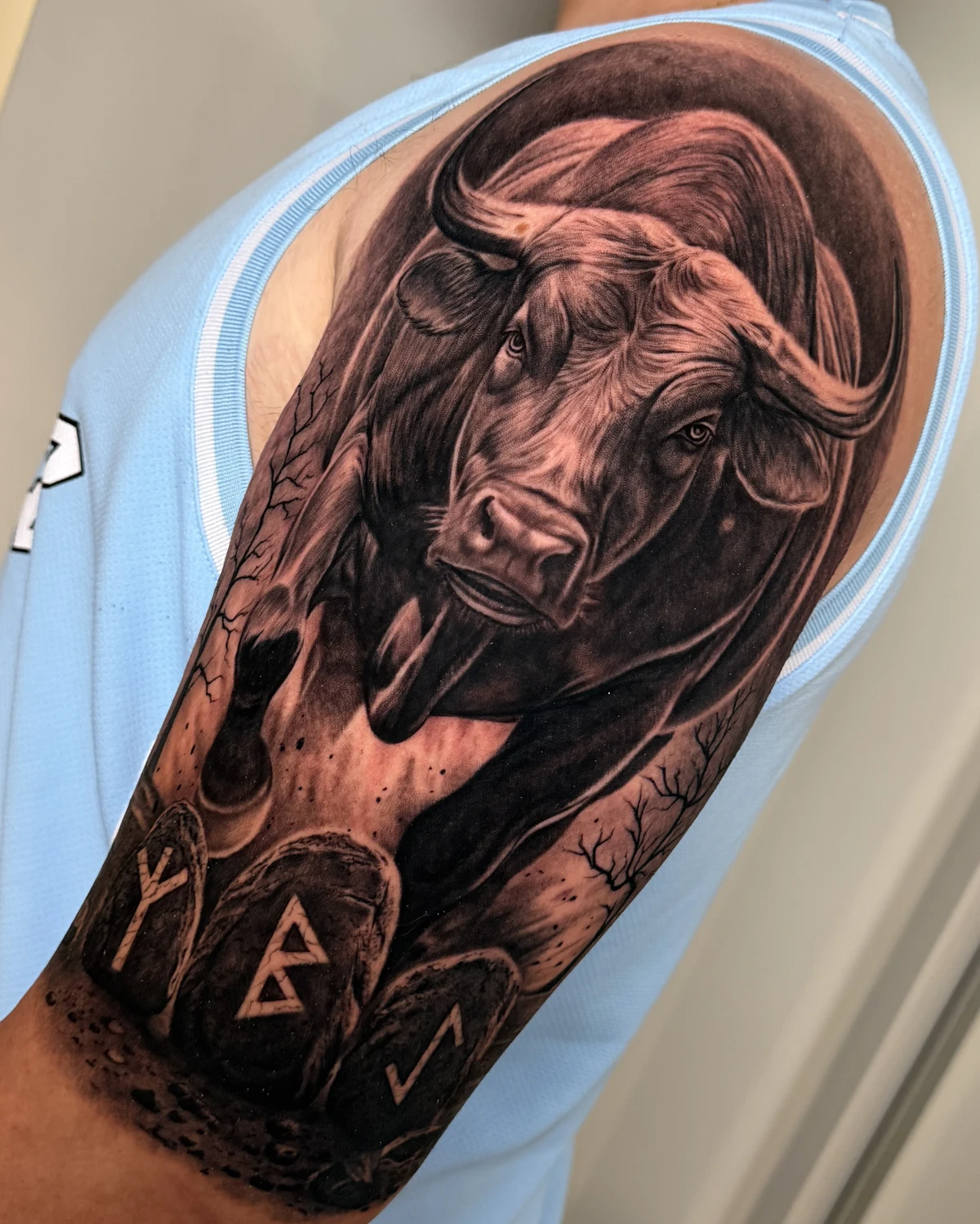 Tatuaj sleeve arm realism portret feminin realizat la Muntele Tattoo Cluj-Napoca